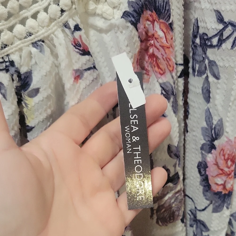 Chelsea & Theodore Floral Blouse with Crochet Detail - Picture 6 of 6